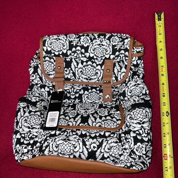 Stone Mountain Black and White Quilted Backpack**NEW W/TAGS** - Picture 8 of 9